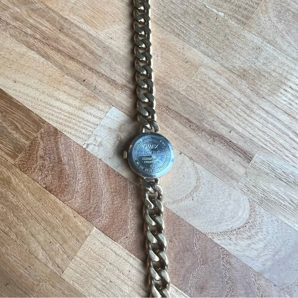Timex ladies gold tone curb chain bracelet watch NEW BATTERY